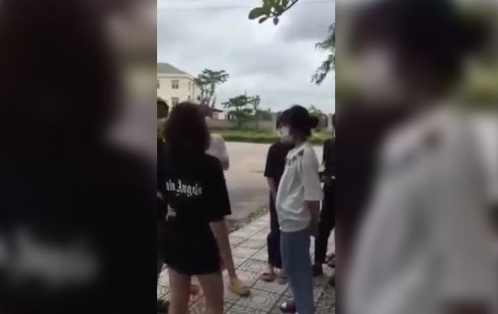 Clip nữ sinh đánh nhau, Clip nhóm nữ sinh đánh nhau hội đồng, Clip nhóm nữ sinh đánh bạn dã man