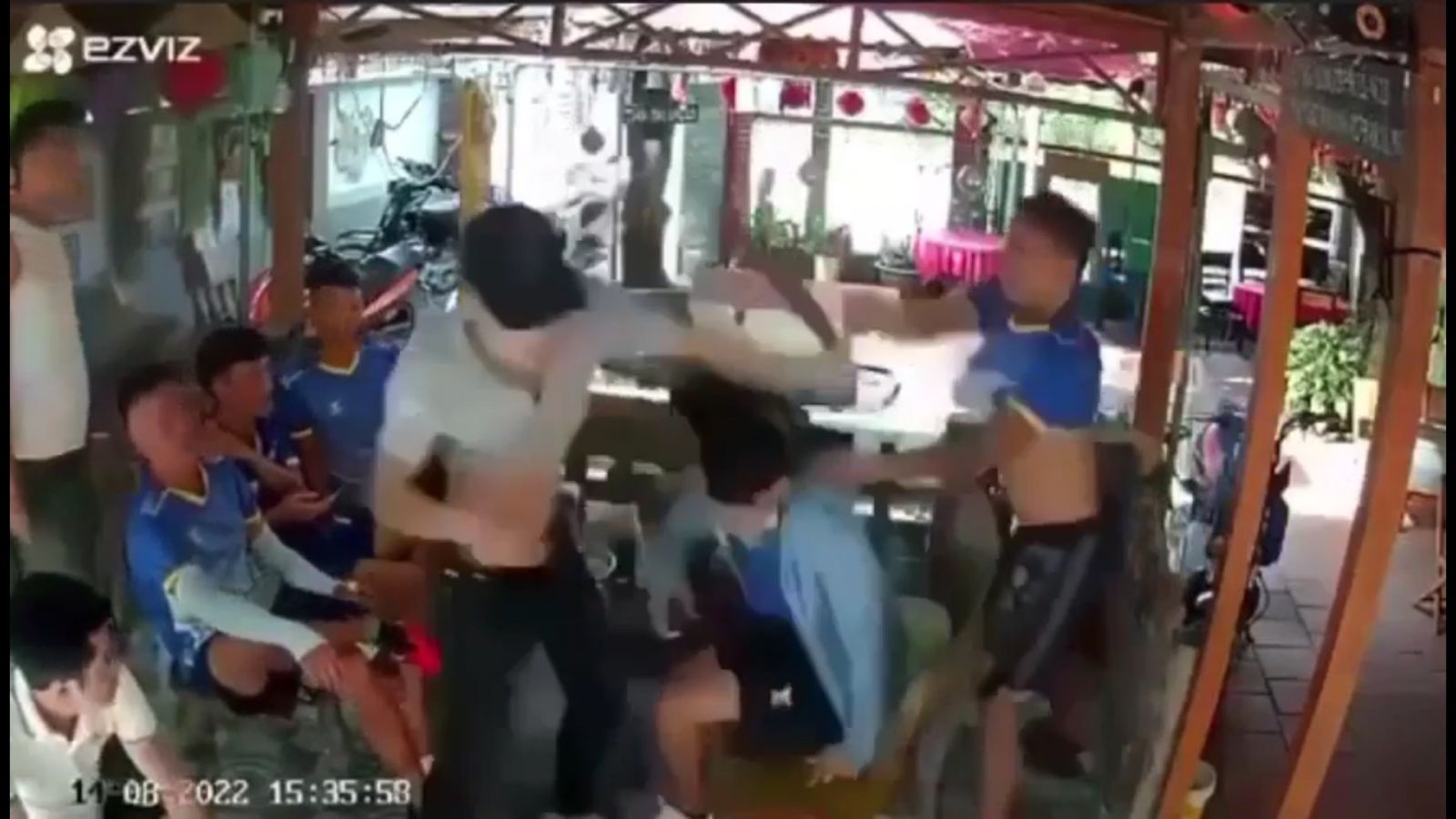 Clip dùng điếu cày đánh người tử vong, Clip đánh người tử vong bằng điếu cày, Mượn điếu cày không được còn bị đánh tử vong, Clip dùng điếu cày đánh ngưởi tử vong ở Hòa Bình, Clip điếu cày Hòa Bình, Xô xát khi mượn điếu cày ở Hà Bình một người tử vong, Clip cô gái bị sàm sỡ ở nhà trọ, Clip dâm tặc sàm sỡ cô gái ở nhà trọ, Clip đối tượng sàm sỡ cô gái ở nhà trọ lúc đêm khuya, Clip cô gái bị nam thanh niên sàm sỡ ở nhà trọ Hà Nội, Clip cô gái cởi trần truồng đi bộ ở Nguyễn Trãi Hà Nội, Clip cô gái trần truồng Nguyễn Trãi Hà Nội, Clip cô gái cởi trần truồng ở Nguyễn Trãi, Clip gái xinh Hà Nội cởi trần truồng đi đường Nguyễn Trãi, Clip Teambuilding Cửa Lò, Clip teambuilding Gợi Cảm Như Nguyện ở biển Cửa Lò Nghệ An, Clip game show teambuilding Gợi Cảm của Phỏng Thủy Family Như Nguyện, Clip Phong Thủy Family Như Nguyện chơi teambuilding, Full Clip Teambuilding Cửa Lò Nghệ An, Clip teambuilding gợi cảm biển Cửa Lò Nghệ An, Clip đánh ghen lột đồ lộ ti, Clip đánh ghen lột đồ trên phố, Clip đánh ghen lột đồ lộ vú, Clip đánh ghen lột đồ, Gái xinh lộ hàng trên phố, Chú chó đi quanh thành phố một mình trên xe bus, Gái xinh lộ hàng nhạy cảm trên phố