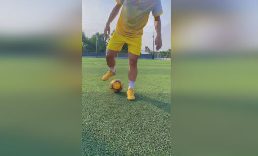 Clip hướng dẫn đá bóng sân 7 người, Clip kỹ thuật đá bóng sân 7 người, Football Skills And Goals, Ronaldinho Skills And Goals, Video hướng dẫn đá bóng qua người hiệu quả, Clip hướng dẫn dê bóng qua người hiệu quả, Clip hướng dẫn kỹ thuật đá bóng, Clip hướng dẫn kỹ thuật đỡ bóng, Clip hướng dẫn kỹ thuật đánh đầu, Clip hướng dẫn qua người trong bóng đá, Video on how to kick the ball effectively, Clip on how to guide the ball effectively, Clip on how to kick the ball, Clip on how to catch the ball, Clip on how to hit the ball, Football Skills And Goals, Clip guide through people in football