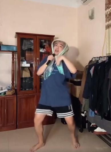 Clip thanh niên nhái giọng Hoàng Thùy Linh, Clip nam thanh niên nhái giọng cà khịa Hoàng Thùy Linh, Clip nam thanh niên cà khịa Concert Hoàng Thùy Linh, Clip Hoàng Thùy Linh kéo cả phóng viên lên sân khấu để dạy đời, Clip Màn đối đáp bị chê âm điểm của Hoàng Thùy Linh, Clip hoang thuy linh mac ao so mi lam tinh, Clip Hoàng Thùy Linh Vietnamese Concert, Hoàng Thùy Linh họp báo Vietnamese Concert, Clip hoang thuy linh nhat ky vang anh, Vietnamese Concert Hoàng Thùy Linh, Hoàng Thùy Linh tự kiêu trả lời hợp báo, Clip hoang thuy linh nhat ky vang anh full hd khong che, Hoàng Thùy Linh ngạo mạn Vietnamese Concert, Clip Hoàng Thùy Linh dạy đời phóng viên, Clip hoang thuy linh lam tinh voi ban trai, Clip scandal hoang thuy linh nhat ky vang anh 2008, Clip hoang thuy linh 2008, Clip hoang thuy linh mac ao so mi trang goi cam tha rong, Hoàng Thùy Linh kiêu mạn trong họp báo, Full clip hoang thuy linh nhat ky vang anh, Hoàng Thùy Linh trả lời họp báo ngạo mạn, Clip hoang thuy linh nhat ky vang anh scandal